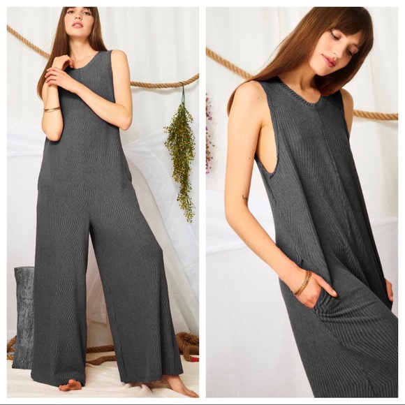 #30 ✨LAST✨Absolutely fabulous wide leg Solid Jumpsuit - Picture 2 of 4